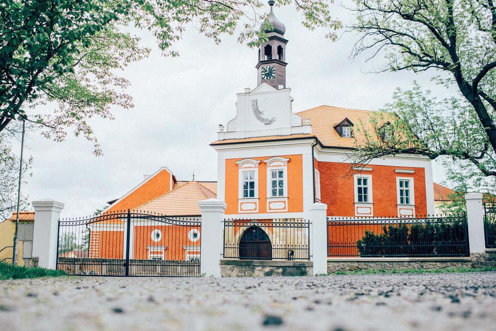 Savoia Castle Konuk evi Škvorec Dış mekan fotoğraf